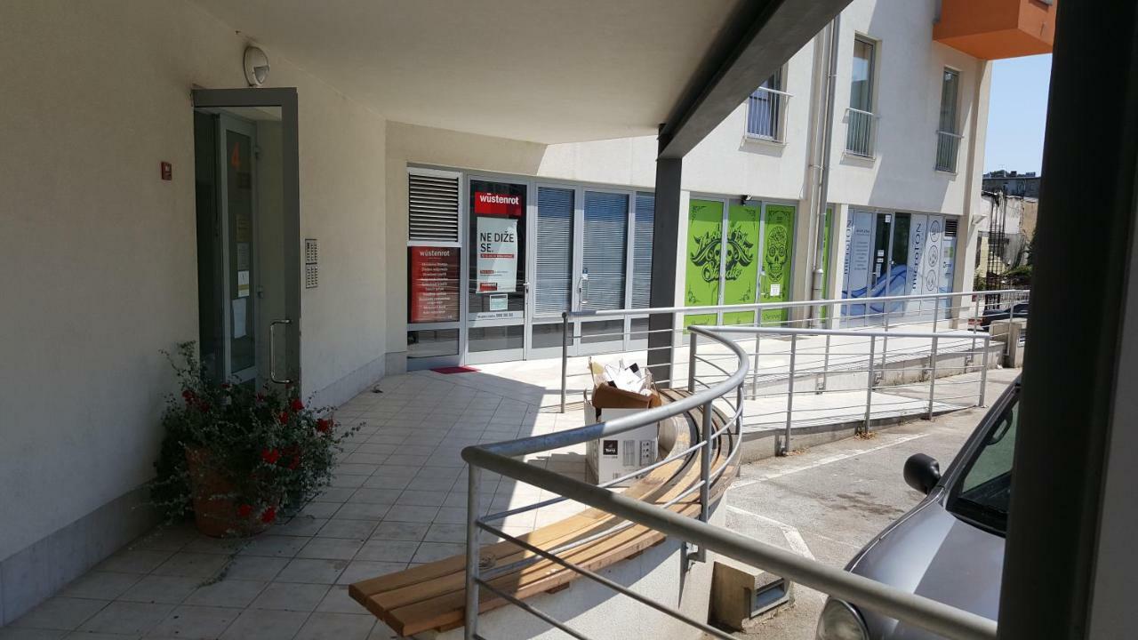 Apartman Vip, With Free Garage Parking PUY Eksteriør bilde