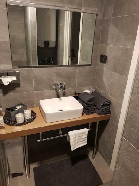 Apartman Vip, With Free Garage Parking PUY Eksteriør bilde